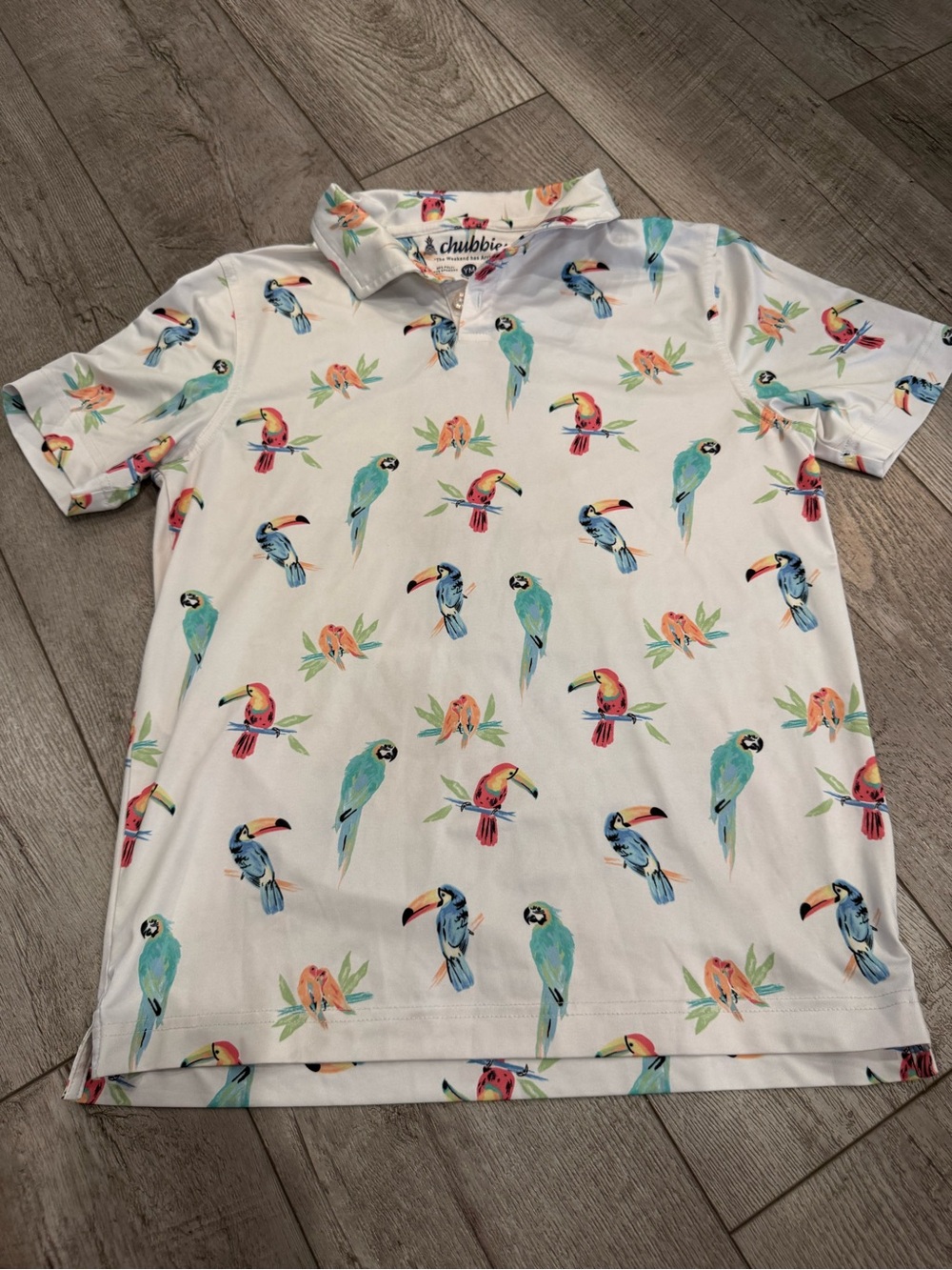 Chubbies Boys Performance Polo – Tropical Parrot Print – Youth M (10/12)